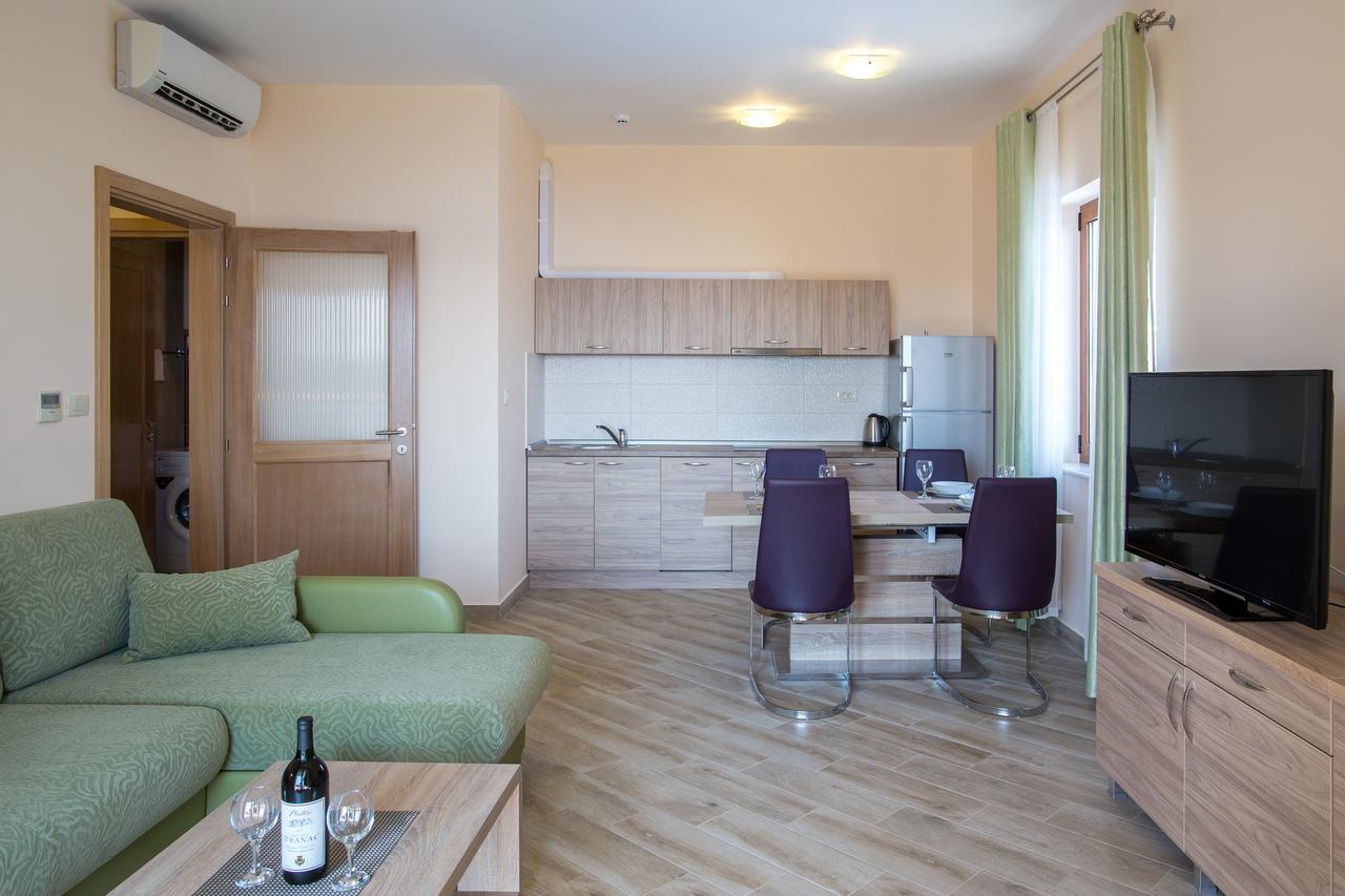 Aparthotel Belvedere Residence Becici Budva Bilik gambar