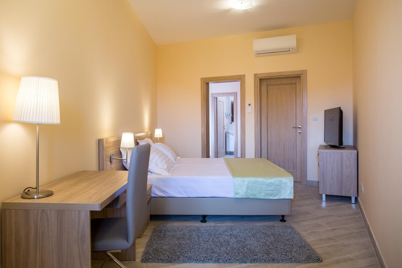 Aparthotel Belvedere Residence Becici Budva Bilik gambar
