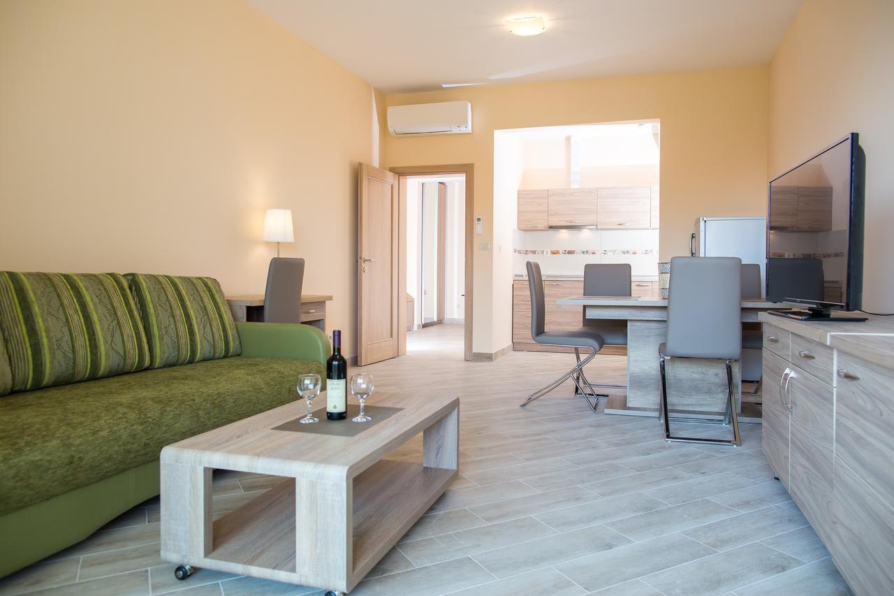 Aparthotel Belvedere Residence Becici Budva Bilik gambar